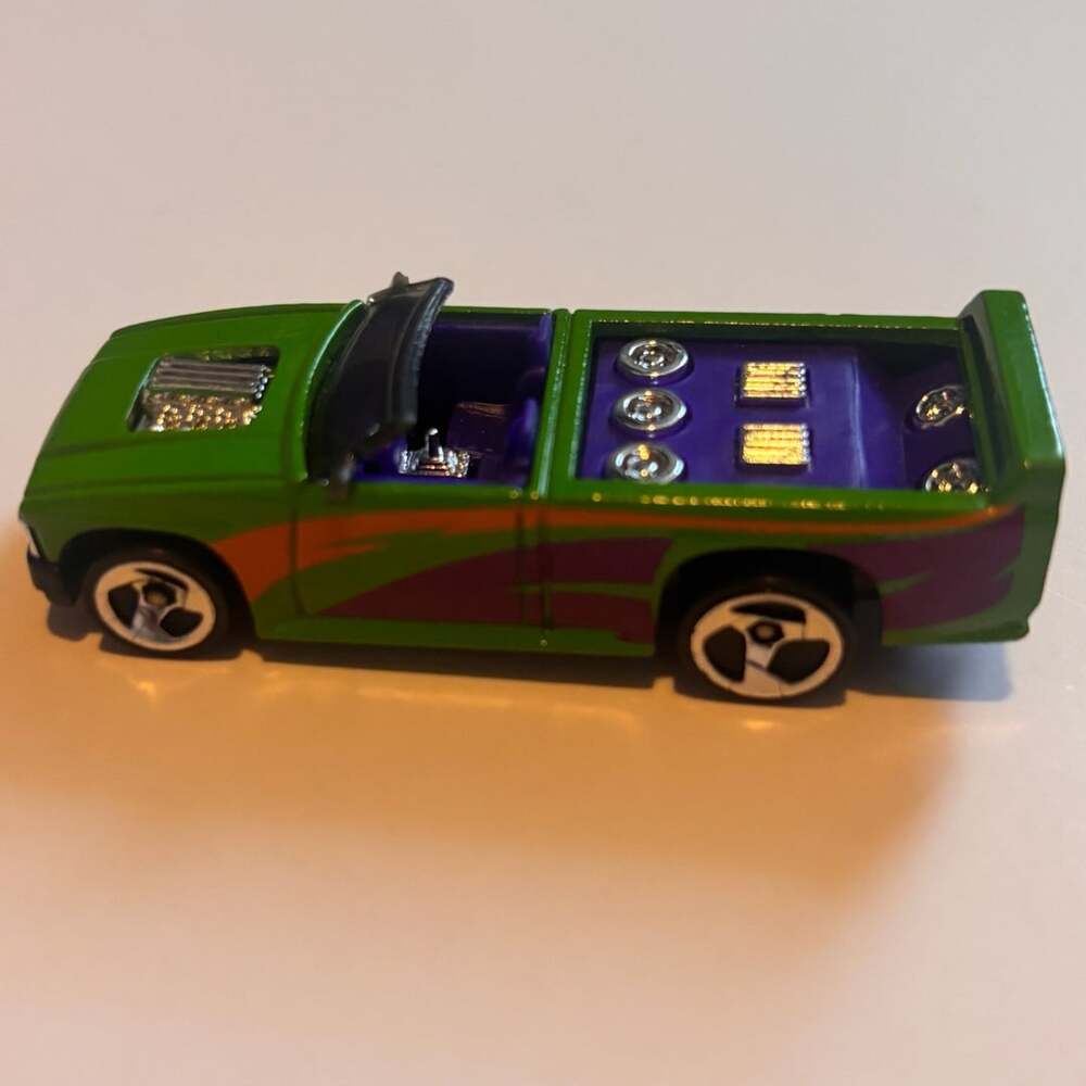 Hot Wheels 1990 Minitruck Mini Truck Green Die Cast Toy Car with Subwoofer